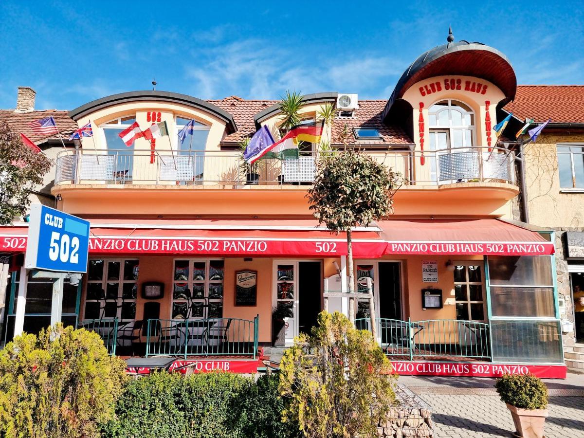 Club Haus 502 Kalocsa Bed and Breakfast Εξωτερικό φωτογραφία