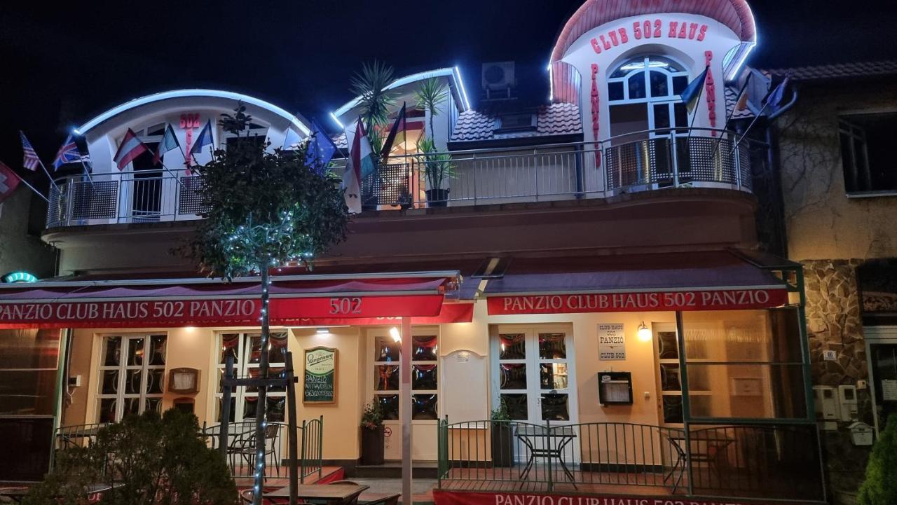 Club Haus 502 Kalocsa Bed and Breakfast Εξωτερικό φωτογραφία