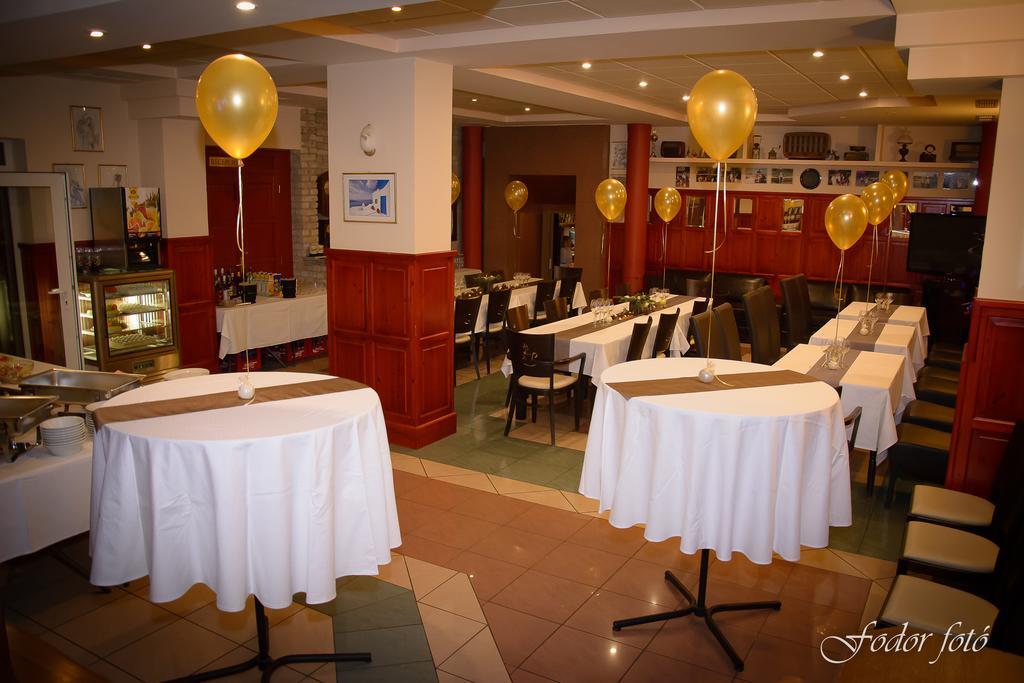 Club Haus 502 Kalocsa Bed and Breakfast Εξωτερικό φωτογραφία